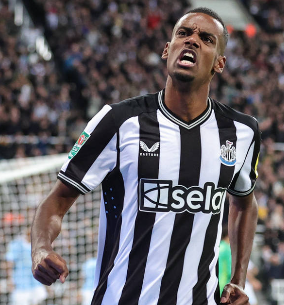 前利物浦名宿赫斯基论伊萨克：多维贡献与体能提升之要