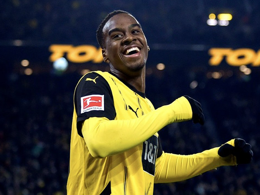 联赛杯激战:吉滕斯闪耀,切尔西险胜狼队