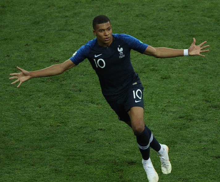 姆巴佩伯纳乌贵宾室加冕：首获欧洲金靴，续写<a href='https://laijianshen.com/news/tag/286.html' style='color: blue;'>皇马</a>传奇新篇