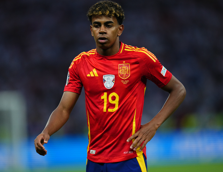 亚马尔国家德比后晒休闲照，巴萨即将迎战<a href='https://laijianshen.com/news/tag/1055418.html' style='color: blue;'>埃尔切</a>