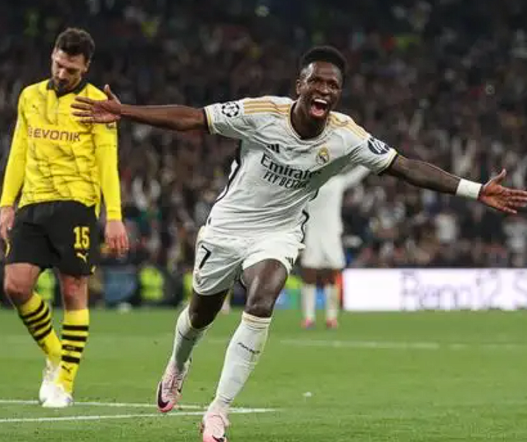 皇马大胜瓦伦西亚：维尼修斯里程碑之战，跻身队史巴西球员出场三