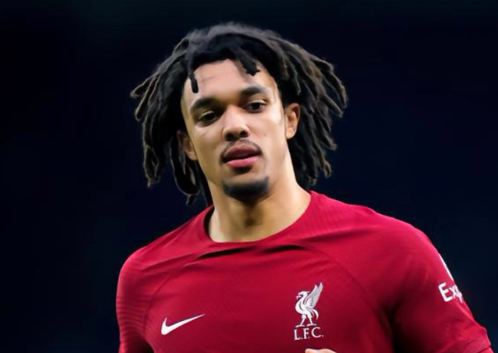 阿诺德重返安菲尔德：嘘声风暴下的复杂情感