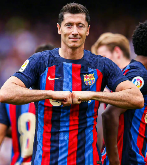 <a href='https://www.www.laijianshen.com/news/tag/284.html' style='color: blue;'>西甲</a>激战巴萨客场告捷，莱万帽子戏法后畅谈赛后心得