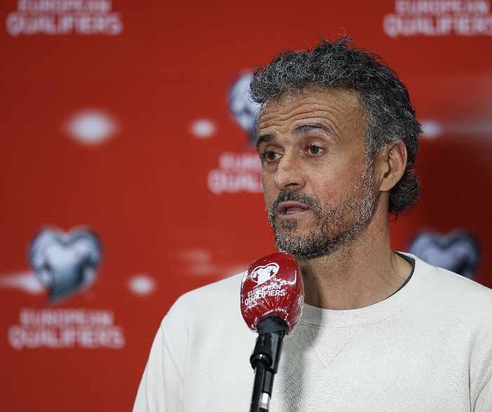 法甲第12轮:巴黎绝杀里昂,恩里克盛赞球队精神