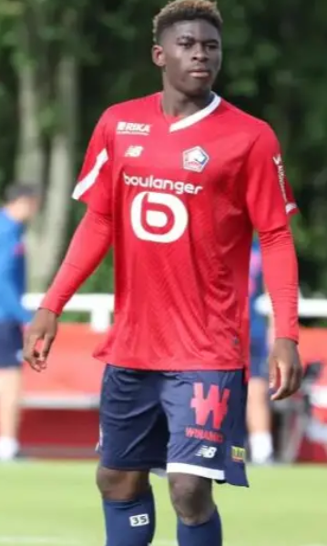 曼联中场引援新动态：巴莱巴与若昂·戈麦斯的潜在选择