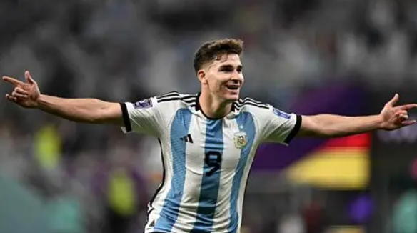 阿尔瓦雷斯转会<a href='https://www.www.laijianshen.com,www.www.laijianshen.com/news/tag/259.html' style='color: blue;'>巴黎</a>圣日耳曼传闻分析