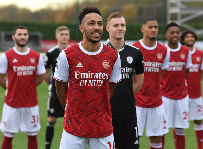 枪手欧冠狂飙：青春风暴铸就钢铁防线