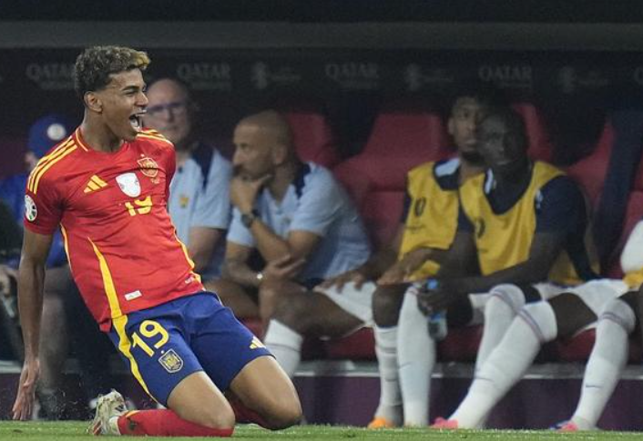 斯内德盛赞巴萨新星亚马尔：新一代梅西，未来可期