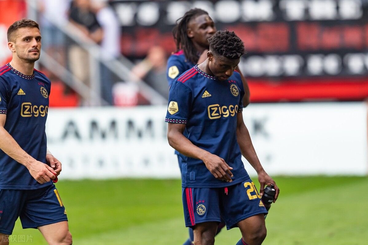 阿贾克斯欧冠征途：从至暗深渊到曙光微露